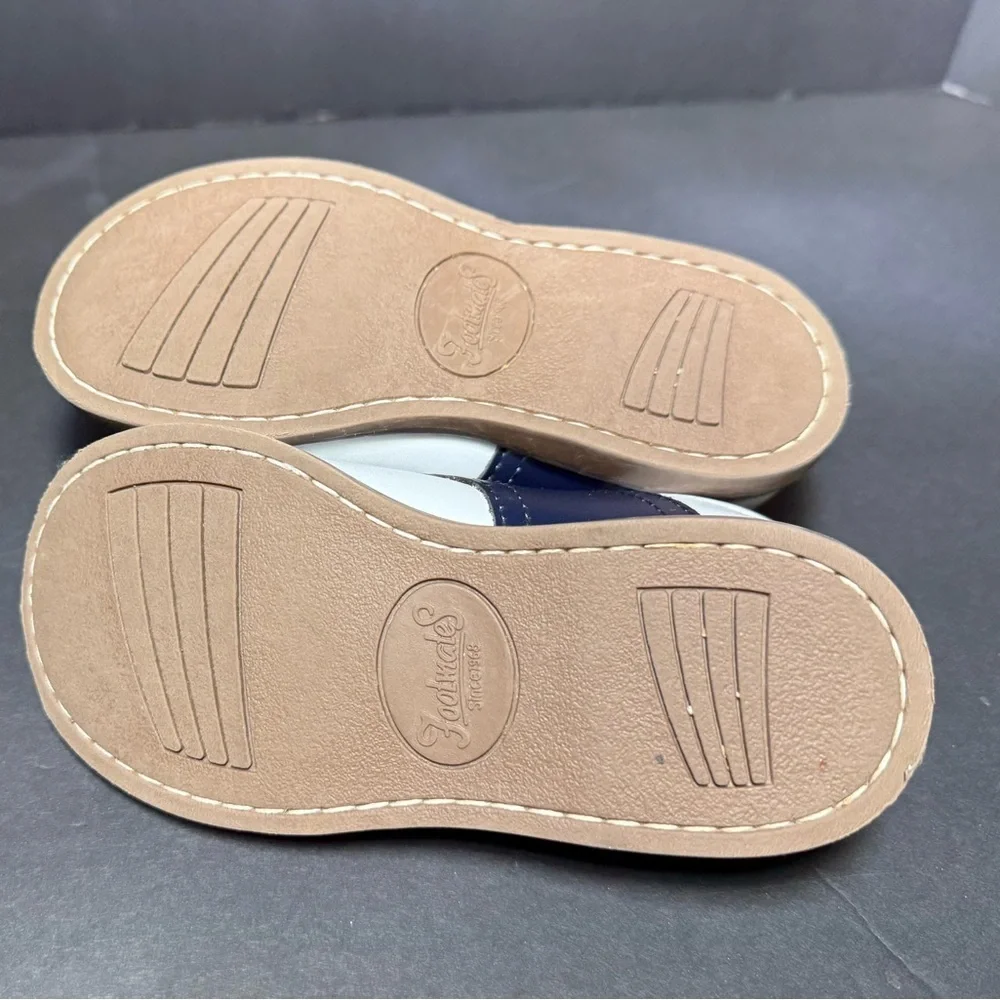 Footmates Classic White and Navy “Cheer” Kids Saddle Shoes toddler size 7.5